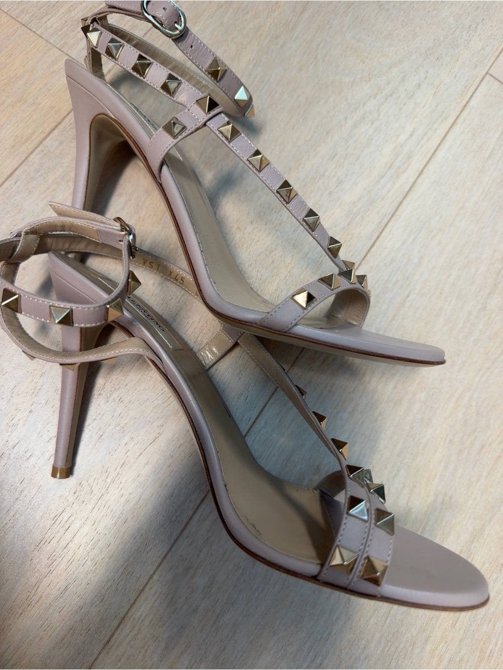 Valentino Garavani Rockstud T-Strap Heels in Blush Nude - Picture 6 of 7